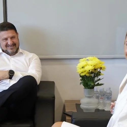 "Η Maria Menounos έχει αποδείξει ότι έχει πάντα την Ελλάδα στην καρδιά της" | Ο νέος ρόλος της ως Πρέσβειρα της Περιφέρειας Αττικής