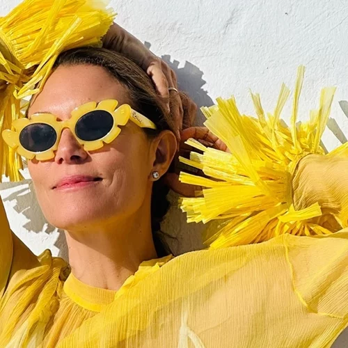 Η Βίκυ Καγιά με το χρώμα-τάση που δείχνει τέλειο (και) σε κοντά νύχια