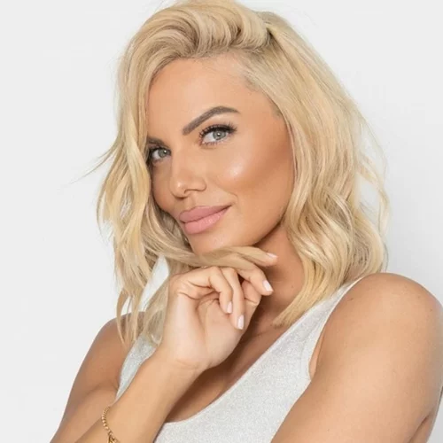 Στο δερματολόγο η Ιωάννα Μαλέσκου | Η θεραπεία που αφήνει την επιδερμίδα της αψεγάδιαστη