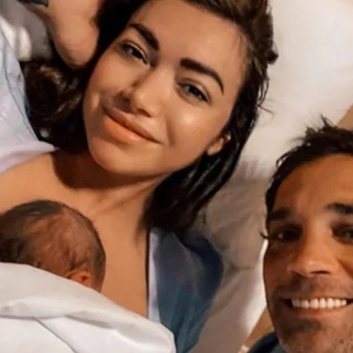 Όλγα Φαρμάκη - Σταύρος Μαντόπουλος | Η πρώτη φωτογραφία με τη νεογέννητη κόρη τους από το μαιευτήριο