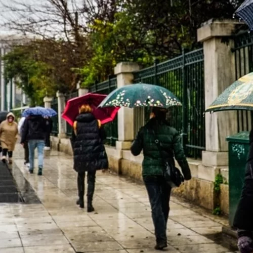 Κακοκαιρία εξπρές θα χτυπήσει όλη τη χώρα με ισχυρούς ανέμους, καταιγίδες και χιόνια - Πότε επιστρέφει η άνοιξη