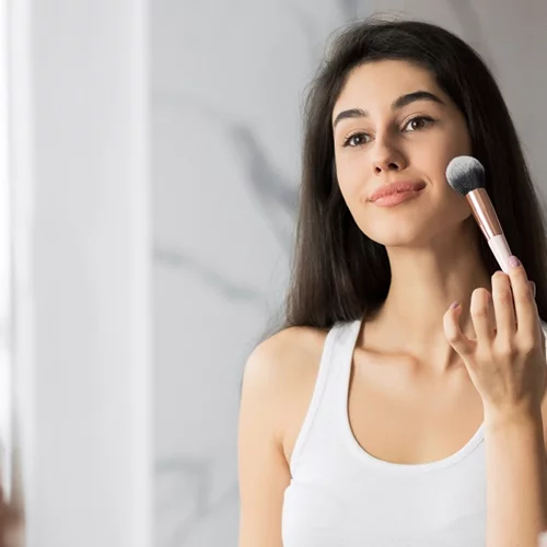 Οι πούδρες που θα κρατήσουν την επιδερμίδα σου ματ ακόμα και εν μέσω καύσωνα