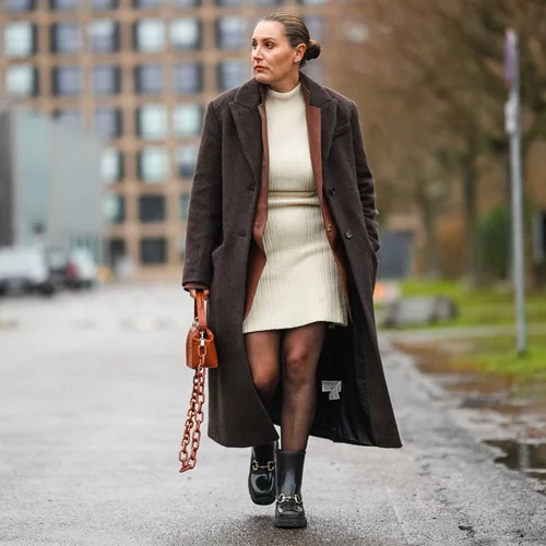 Βρέχει και δεν ξέρεις τι να βάλεις; Τα μποτάκια από τη Mango που θα σε "σώσουν"