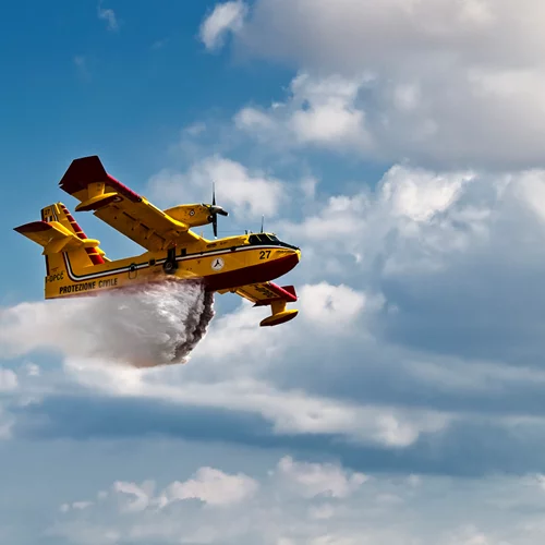 Φωτιά στην Κερατέα | "Εξουδετερώθηκε" Canadair στο Σούνιο, λόγω... εισρόφησης πτηνού - Επέστρεψε στη βάση