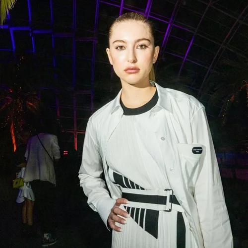 Μυστικός γάμος για την Eve Jobs στη βρετανική εξοχή | Οι διάσημοι καλεσμένοι και το απρόοπτο τη στιγμή του μυστηρίου