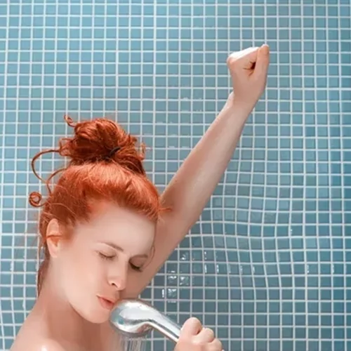 Πρέπει ή δεν πρέπει να κάνεις κάθε μέρα ντους; Τι λένε οι δερματολόγοι