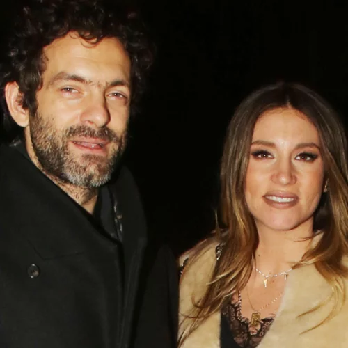 Γενέθλια για την Αθηνά Οικονομάκου | Οι φωτο με τα δώρα που δέχθηκε η εγκυμονούσα και η ηλικία της