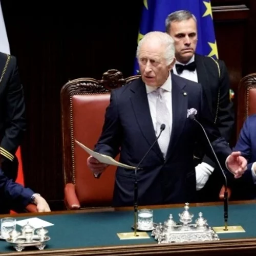 "Η ειρήνη δεν μπορεί ποτέ να θεωρείται δεδομένη" δήλωσε ο βασιλιάς Κάρολος