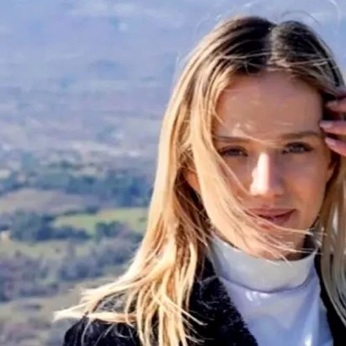 Η τραγική ιστορία της 23χρονης Ιφιγένειας - Επέζησε ο αρραβωνιαστικός της | "Τη βάλαμε στα καθίσματα, αλλά δε με άφησαν να ξαναμπώ. Από τότε την έχασα.".