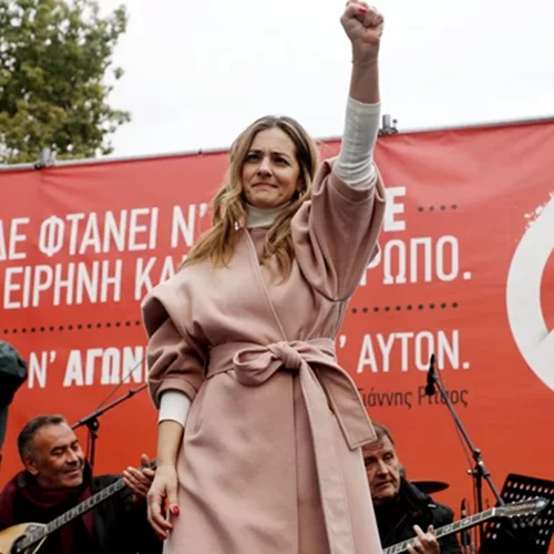 "Πόλεμος" στο Τwitter για την αντιπολεμική συναυλία της Μποφίλιου - Είπε ότι "είμαστε με τον άνθρωπο"