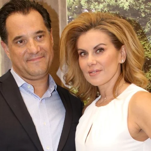 Ευγενία Μανωλίδου | Κομψή σε εκδήλωση στο κέντρο της Αθήνας