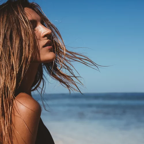Summer Hair Guide | Τα μυστικά της καλοκαιρινής ρουτίνας και το must-have προϊόν του νεσεσέρ σου