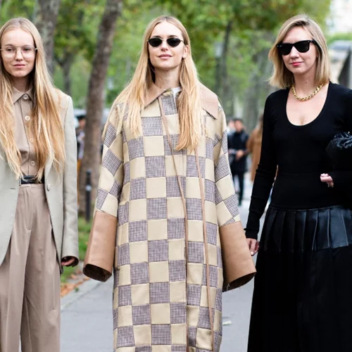 10 τάσεις που ξεχωρίσαμε από τις street style εμφανίσεις της Paris Fashion Week