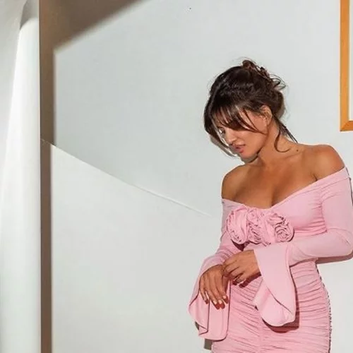 Δήμητρα Ματσούκα | Ακούει στη διαπασών το "Ζάρι" της Σάττι και γυμνάζεται