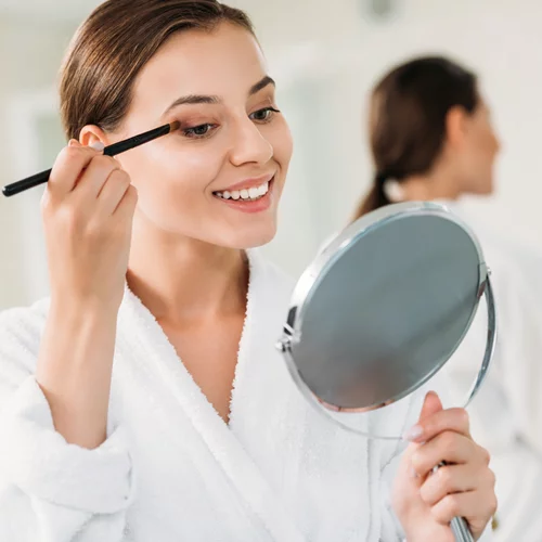 Pretty eyes | Πώς θα πετύχεις φυσικό εφέ ανόρθωσης ματιών μόνο με μια σκιά