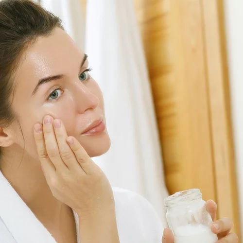 Βάζεις λάδι καρύδας στο πρόσωπο; Ίσως θα πρέπει να το ξανασκεφτείς