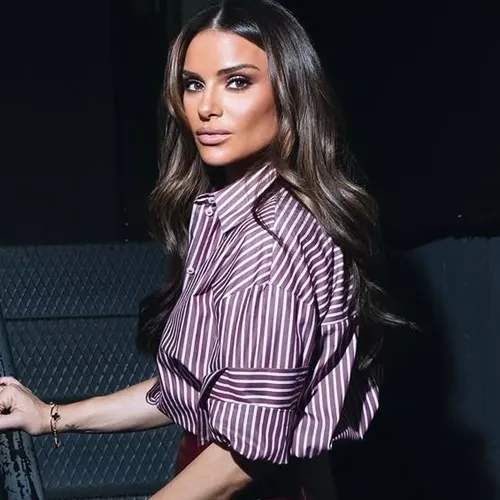 Η Ελένη Τσολάκη με το ριγέ πουκάμισο που ταιριάζει τέλεια με το denim σου