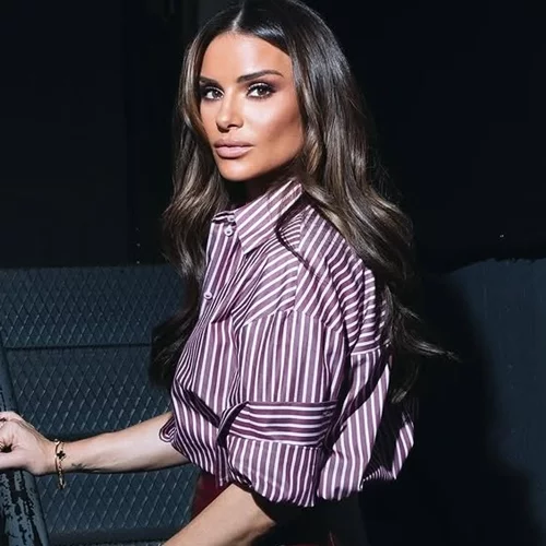 Η Ελένη Τσολάκη με το ριγέ πουκάμισο που ταιριάζει τέλεια με το denim σου