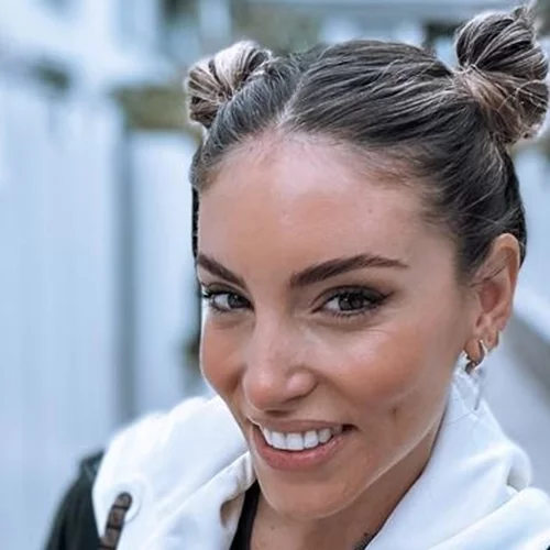 Επιστροφή στην Αθήνα για την Αθηνά Οικονομάκου | Τα παιχνίδια της Σιέννας με τους νονούς της