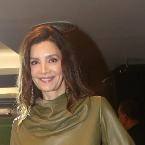 Κατερίνα Λέχου | Με φθινοπωρινό look στο θέατρο - Τα mules της είναι μία έξυπνη επιλογή για την ντεμί σεζόν