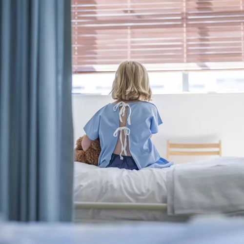 Συναγερμός στη χώρα μετά τον 6ο θάνατο παιδιού από στρεπτόκοκκο - Τι να προσέξουν οι γονείς