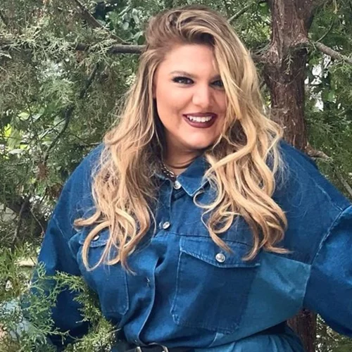 Πώς θα φορέσεις τα μαύρα μποτάκια φέτος το φθινόπωρο; Η Δανάη Μπάρκα δημιούργησε το ιδανικό look