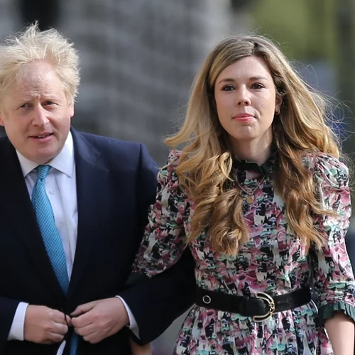 Ποιος Έλληνας σχεδιαστής υπογράφει το νυφικό της συζύγου του Boris Johnson