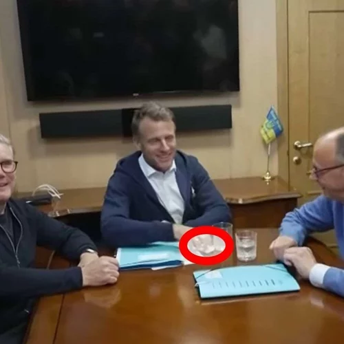 Τι χαρτάκι έκρυψε τελικά ο Emmanuel Macron στο βίντεο που έχει γίνει viral;