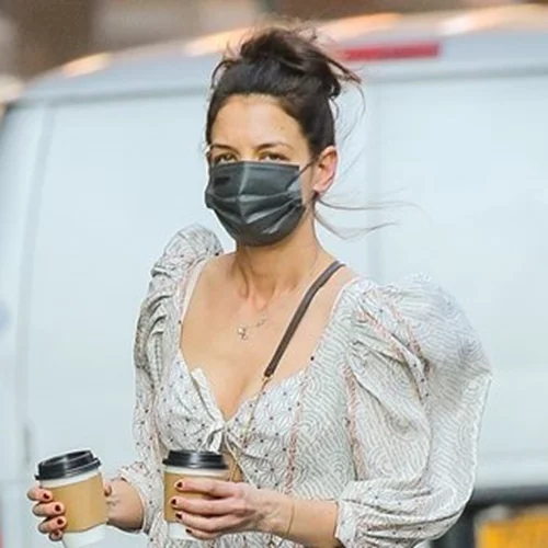 Η Katie Holmes με το πιο όμορφο φόρεμα της Άνοιξης