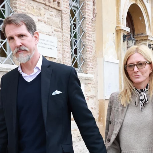 Παύλος Ντε Γκρες | Φόρεσε γραβάτα με την ελληνική σημαία στο Ηρώδειο