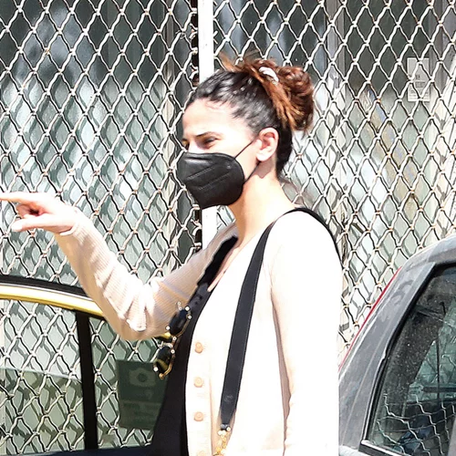 Χριστίνα Μπόμπα | Η βόλτα της εγκυμονούσας και το άνετο φόρεμα που επέλεξε