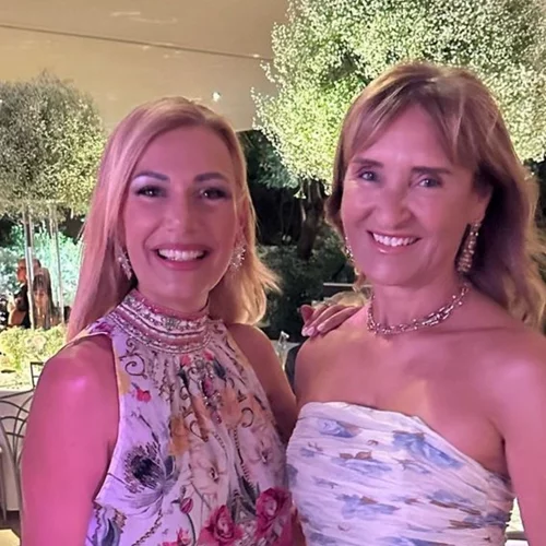 Καλεσμένη σε φθινοπωρινό γάμο | Η Μάρα Ζαχαρέα προτείνει τι να φορέσεις