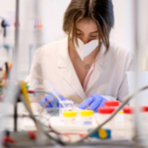 Νεαρή ερευνήτρια από τη Δράμα αναπτύσσει πρωτοποριακό βιοαισθητήρα για την έγκαιρη διάγνωση του καρκίνου του δέρματος