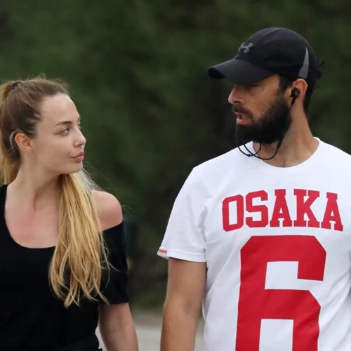 Αντωνία Καλλιμούκου – Νίκος Παραδείσης: Το ζευγάρι παντρεύτηκε σε μία μυστική τελετή