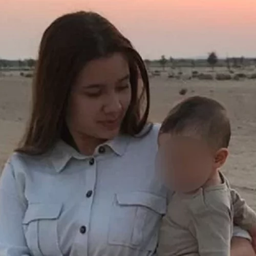 Γλυκά Νερά: Αυτή είναι η άγνωστη αδερφή της Καρολάιν - Ζητά να αποδοθεί δικαιοσύνη για τη δολοφονία