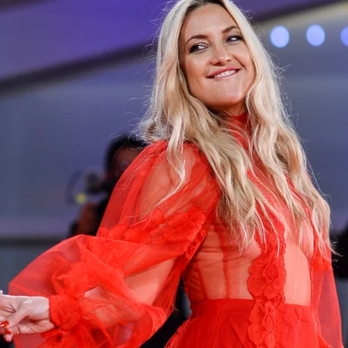 Φεστιβάλ Βενετίας | Τι φόρεσαν οι A-list celebrities στο κόκκινο χαλί