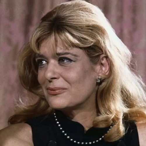 Μελίνα Μερκούρη | Κομψή εμφάνιση εν πλω με navy blue σακάκι πριν από 65 χρόνια