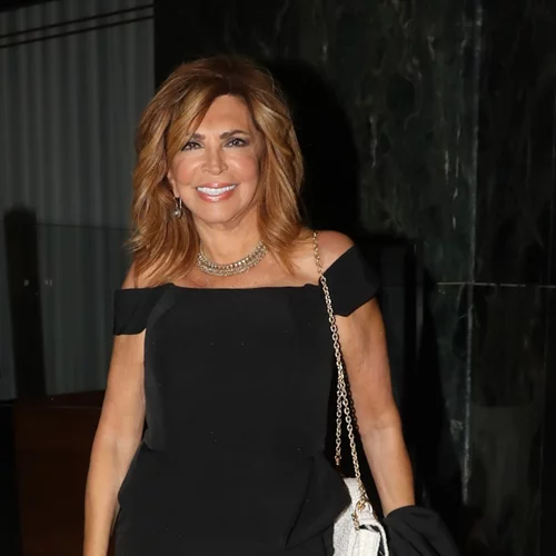 Η Μιμή Ντενίση στο αριστοκρατικό μπάνιο της | Η σπάνια φωτογραφία από το σπίτι της