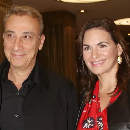 Όλγα Κεφαλογιάννη | Με κόκκινο φόρεμα στην πρώτη δημόσια εμφάνιση μετά τη γέννηση των διδύμων