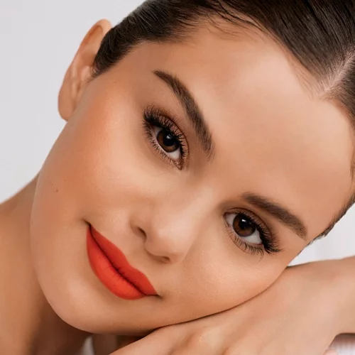 Make a Rare Impact | Η Selena Gomez δωρίζει το 100% των πωλήσεων της Rare Beauty για καλό σκοπό