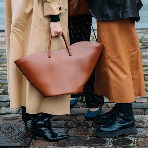 Σου βρήκαμε τα 7 ζευγάρια παπούτσια που ξεχώρισαν στο σκανδιναβικό street style