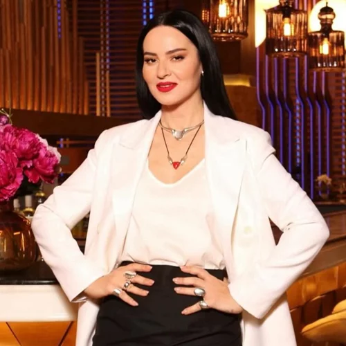 Η Ζενεβιέβ Μαζαρί ξεκαθαρίζει "Ήμουν υπάλληλος της Βίκυς Καγιά, όχι φίλη της"