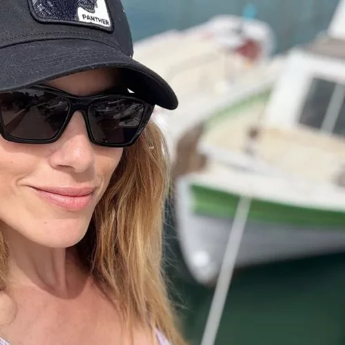 Ντορέττα Παπαδημητρίου | Απαθανατίζει τη βαφτιστήρα της, Ολίβια, στην Αίγινα