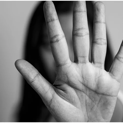 22 γυναίκες συνυπογράφουν την καταγγελία για σεξουαλική παρενόχληση από γνωστό ηθοποιό-σκηνοθέτη στο ΣΕΗ