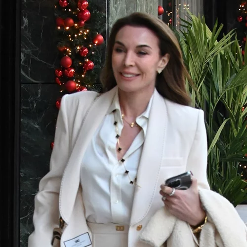 Τατιάνα Στεφανίδου | Με off white σύνολο για ψώνια στο κέντρο της Αθήνας