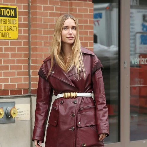 Burgundy fever | 10 στιλάτα fashion items σε μπορντό χρώμα από τη Stradivarius