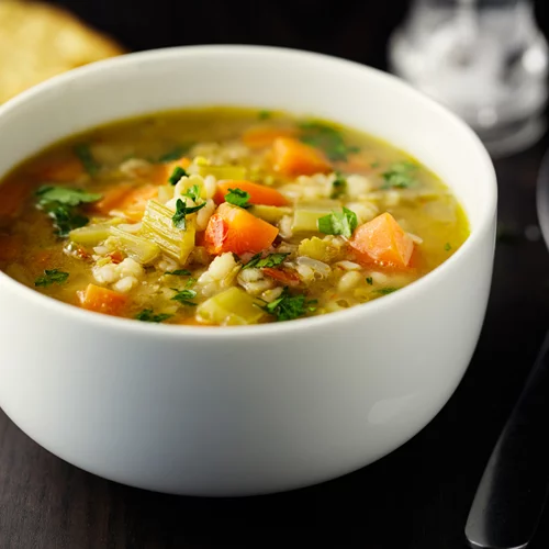 Καλοκαιρινά φαγητά | 3 κρύες σούπες για δίαιτα από τη διατροφολόγο