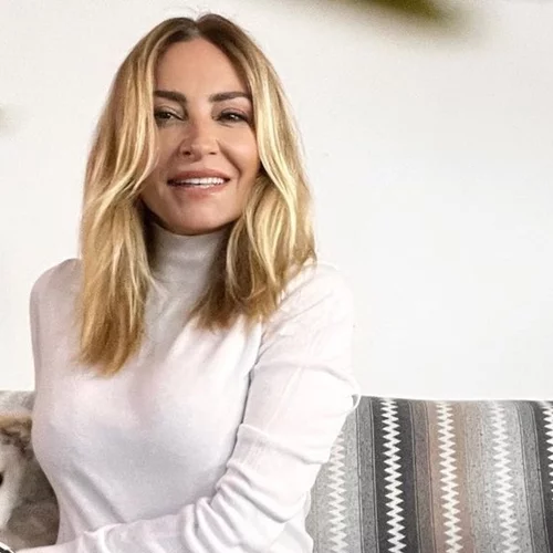 Ρούλα Ρέβη | Το άρωμα που φορά κάθε μέρα εδώ και χρόνια έχει απίστευτα μεγάλο φανατικό κοινό