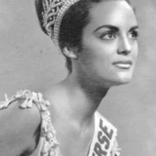 Τα ωραιότερα πόδια του κόσμου φορούν κάλτσες Μπέρκσάιρ