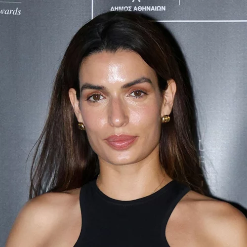 Silk pyjamas | Η Τόνια Σωτηροπούλου φορά το κομψό σετ που χρειάζεσαι για να ανανεώσεις τη συλλογή σου